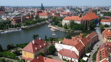 Tumski Adası, Wroclaw ve Odra Nehri 'nin panoramik manzarası 