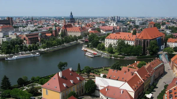 Tumski Adası, Wroclaw ve Odra Nehri 'nin panoramik manzarası 