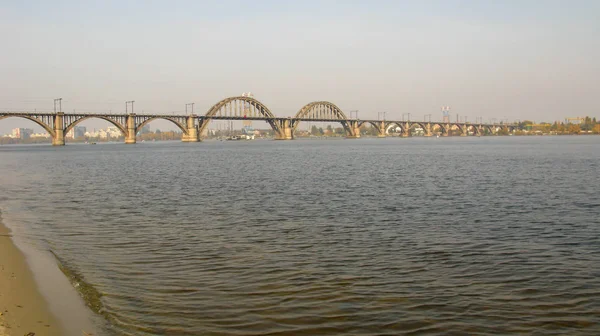 第聂伯市第聂伯河上的Merefa-Kherson铁路桥 — 图库照片