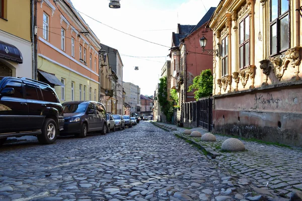 kaldırımlı eski bir cadde, Uzhhorod, Ukrayna