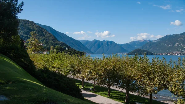 ヴィラMelzi庭 Bellagio コモ湖 ロンバルディア イタリアの緑の芝生 — ストック写真