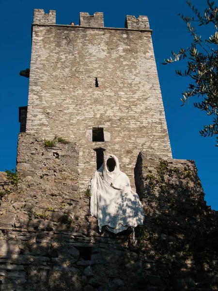 Castello di Vezio kulesi, Varenna, Como Gölü, Lombardy, İtalya