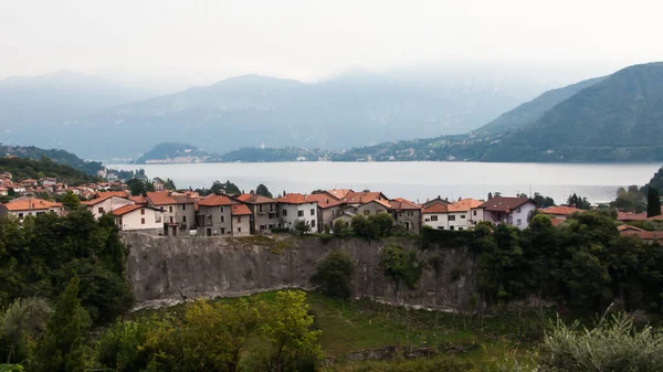 Vue Sur Les Montagnes Lac Côme Ancien Mur Ossuccio Lenno — Photo