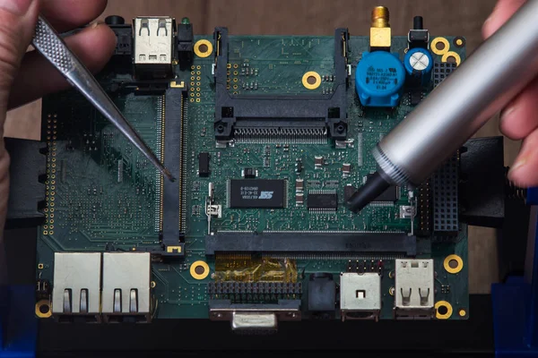 Fix and repair of electronic computer board