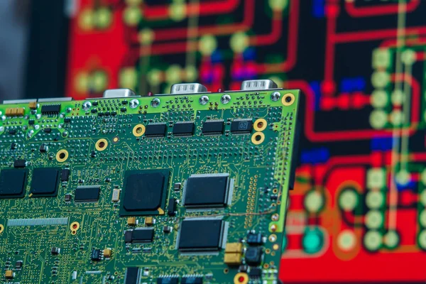 Modern elektronik pano ve bilgisayar destekli tasarım araçları (CAD / CAE)