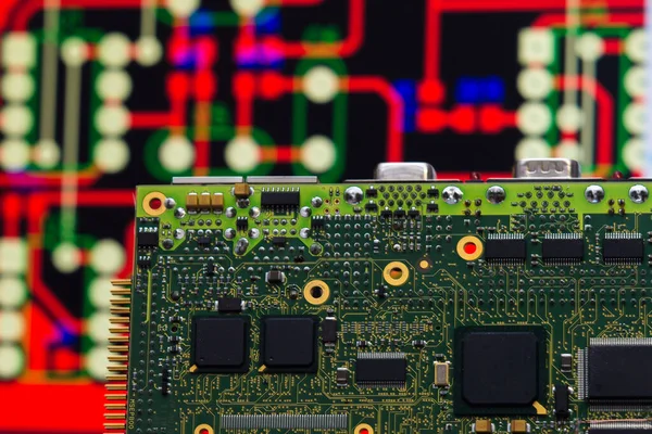 Modern elektronik pano ve bilgisayar destekli tasarım araçları (CAD / CAE)