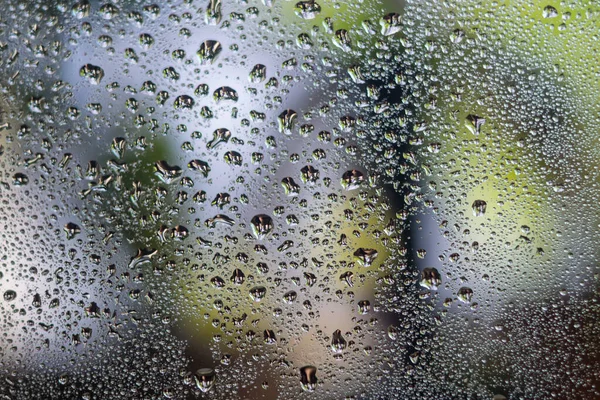 Vidrio Húmedo Con Gotas Agua Con Diferentes Colores Como Fondo — Foto de Stock