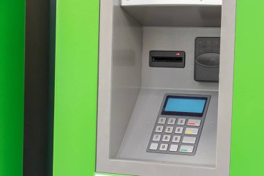 Park yeri ödeme terminali, dijital ödeme için bir şehir caddesinde aygıt