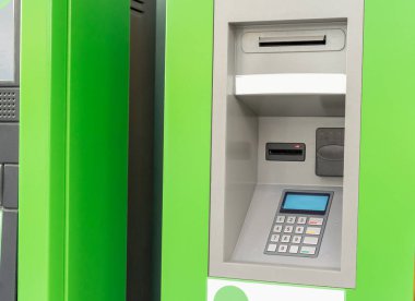 Park yeri ödeme terminali, dijital ödeme için bir şehir caddesinde aygıt