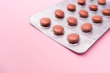 Bir paket hap, biyolojik olarak aktif katkı maddeleri tabletleri, kadın sağlığı için beslenme desteği, fotokopi alanı.