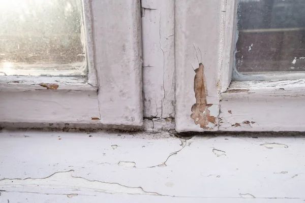 Old wooden window with peeling paint and durt needed to be repaired or replaced — Stock Photo, Image