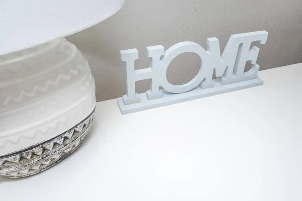 Keramiklampe Bett Mit Textilem Lampenschirm Auf Dem Weißen Tisch Mit — Stockfoto