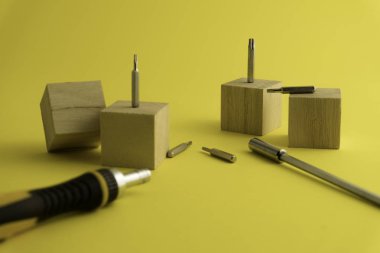 Değiştirilebilir tornavida farklı tiplerle ayarlandı 