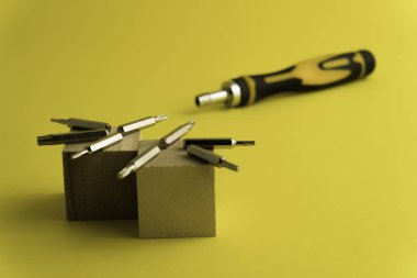 Değişken tornavida seti farklı metal st tipleriyle