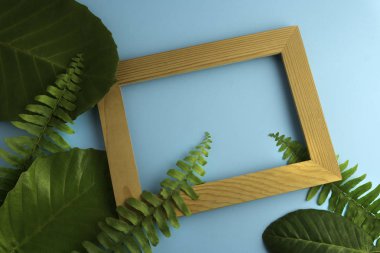 Tropikal yapraklı çerçeve yaz arkaplanı 