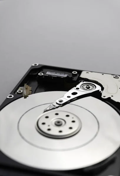 Menutup perangkat keras mekanisme internal hard disk. Fokus lembut — Stok Foto