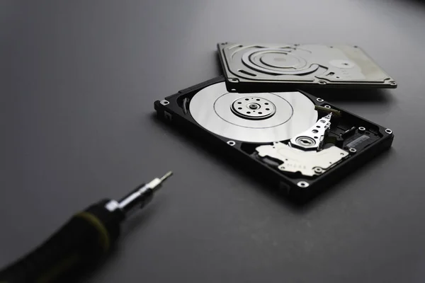 Cierre del hardware del mecanismo interno del disco duro. Enfoque suave —  Fotos de Stock