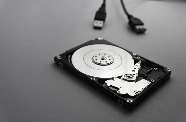 Menutup perangkat keras mekanisme internal hard disk. Fokus lembut — Stok Foto