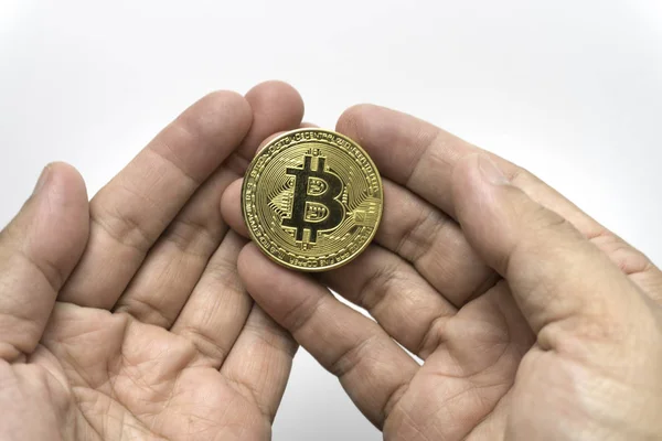 Bitcoin सुनहरा सिक्का सफेद वापस जमीन। व्यापार और वित्तपोषण — स्टॉक फ़ोटो, इमेज