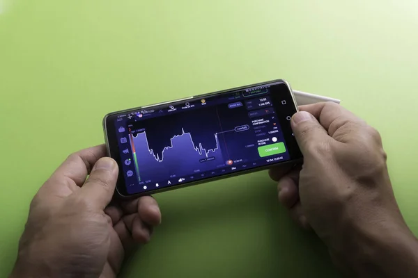 Akıllı cep telefonu kullanarak borsayı analiz et