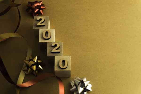 Mutlu yıllar 2020. Kahverengi arkaplanda 2020 numaralı sembol — Stok fotoğraf