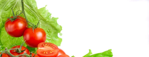 Tomaten Mit Salatblättern Auf Weißem Hintergrund — Stockfoto