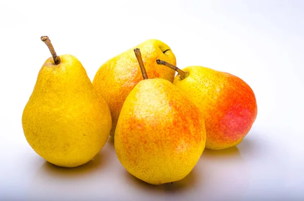 Marmelo Frutas Peras Sobre Fundo Branco Com Espaço Para Inscrições — Fotografia de Stock