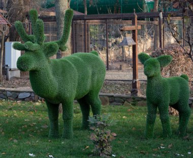 Yapay çimlerden yapılan Topiary Park heykelleri