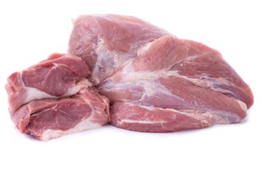 Tek parça domuz filetosu ve beyaz izole arkaplanda kırmızı biber kabuğu.