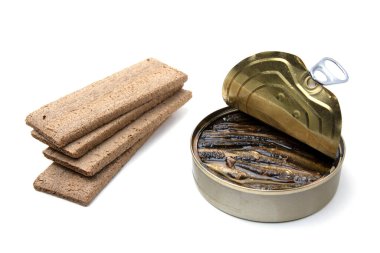 Beyaz izole edilmiş arka planda spreyler ve çıtır ekmeklerle açılır