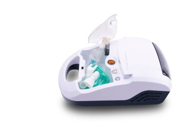 Beyaz yalıtılmış arkaplan, boşluk üzerinde ev kullanımı için nebulizer kompresörü