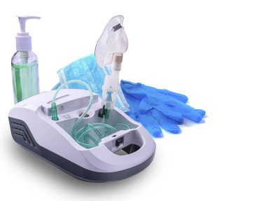 Beyaz yalıtılmış arkaplan, boşluk üzerinde ev kullanımı için nebulizer kompresörü