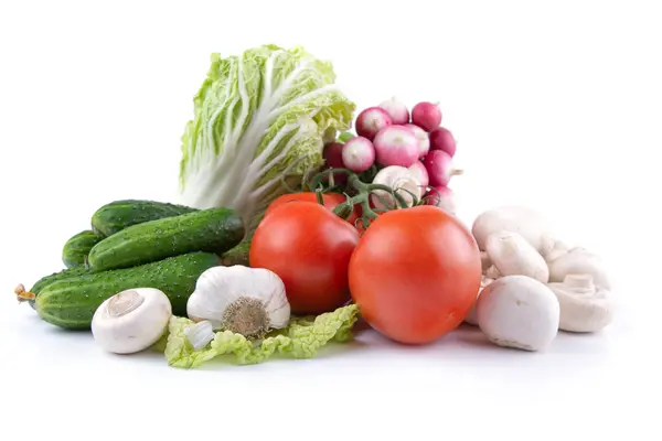 Légumes frais, gros plan sur fond blanc isolé, espace libre — Photo