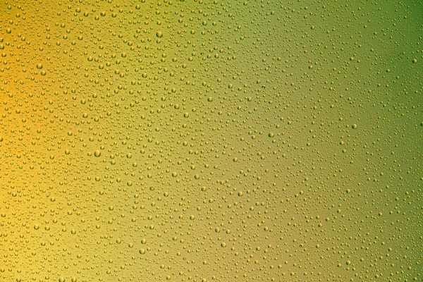 Fond de gouttes d'eau sur une surface colorée — Photo
