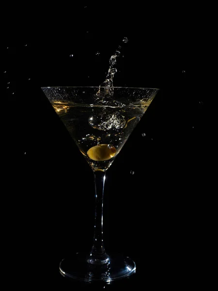 Ξηρό Ποτήρι Martini Μαύρο Φόντο — Φωτογραφία Αρχείου