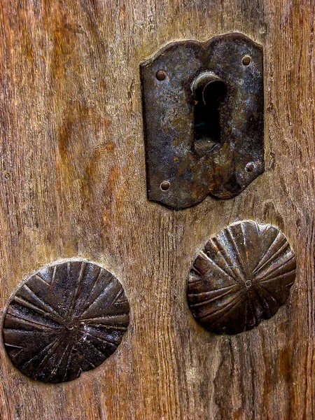 Podrobnosti o staré dveře. — Stock fotografie