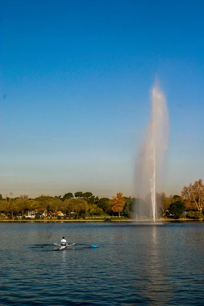 Rowing sport in a lake. — Stock Photo, Image