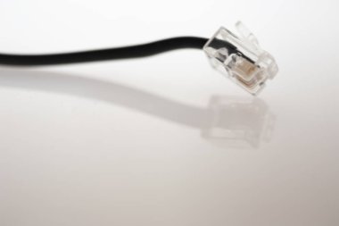 Kablolar ve teknik iletişim elemanları.