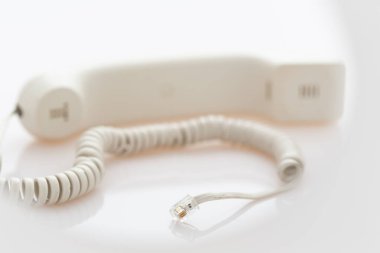 Kablolar ve teknik iletişim elemanları.