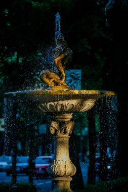 Madrid 'deki Paseo del Prado' nun kamu kaynağı.