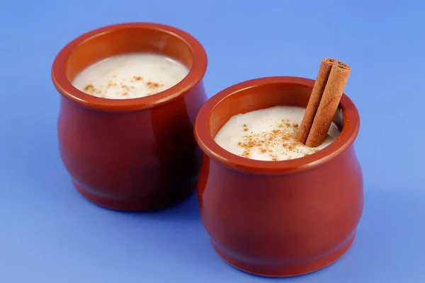 Pudim de arroz, sobremesa muito doce e cremosa . — Fotografia de Stock