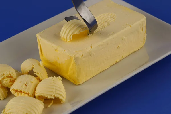 Manteiga, produto muito untuoso, amplamente utilizado no café da manhã . — Fotografia de Stock