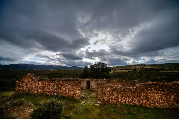 Landschaft in den montes de toledo, castilla la mancha, spanien. — Stockfoto