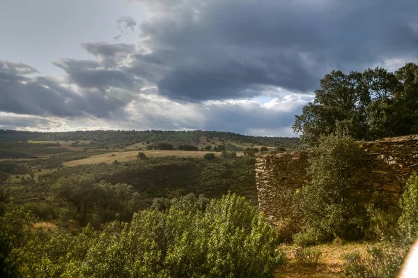 Paisaje en los Montes de Toledo, Castilla La Mancha, España . — Foto de Stock