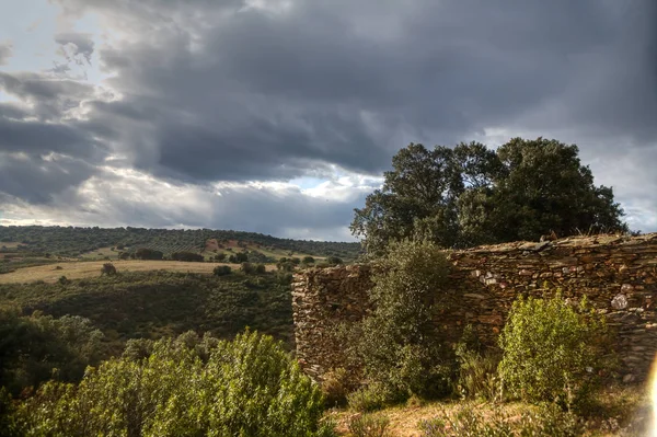 Paisaje en los Montes de Toledo, Castilla La Mancha, España . — Foto de Stock