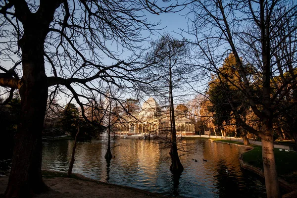 Blick auf die Gärten des Buen retiro Parks. — Stockfoto