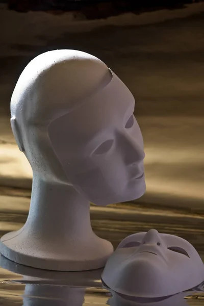 Mannequin blanc tête et masques — Photo