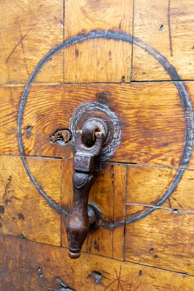 Portes anciennes dans la ville de Ségovie . — Photo