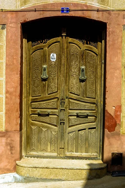 Дверь с замком . — стоковое фото