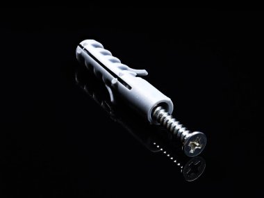 Farklı türde vida ve fındık